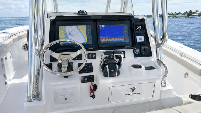 center-console-boat-helm